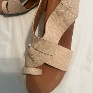 Kenneth Cole Gentle Souls. Brand New never worn due to knee injury